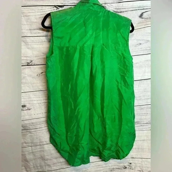 All silks sleeveless button up top - Picture 6 of 6